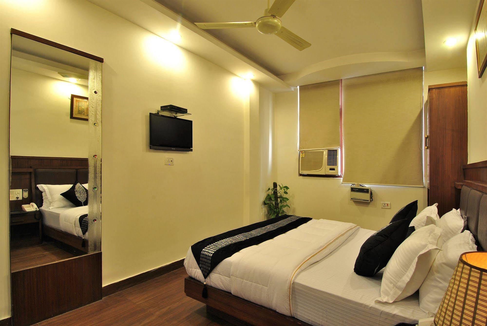 Toronto New Delhi