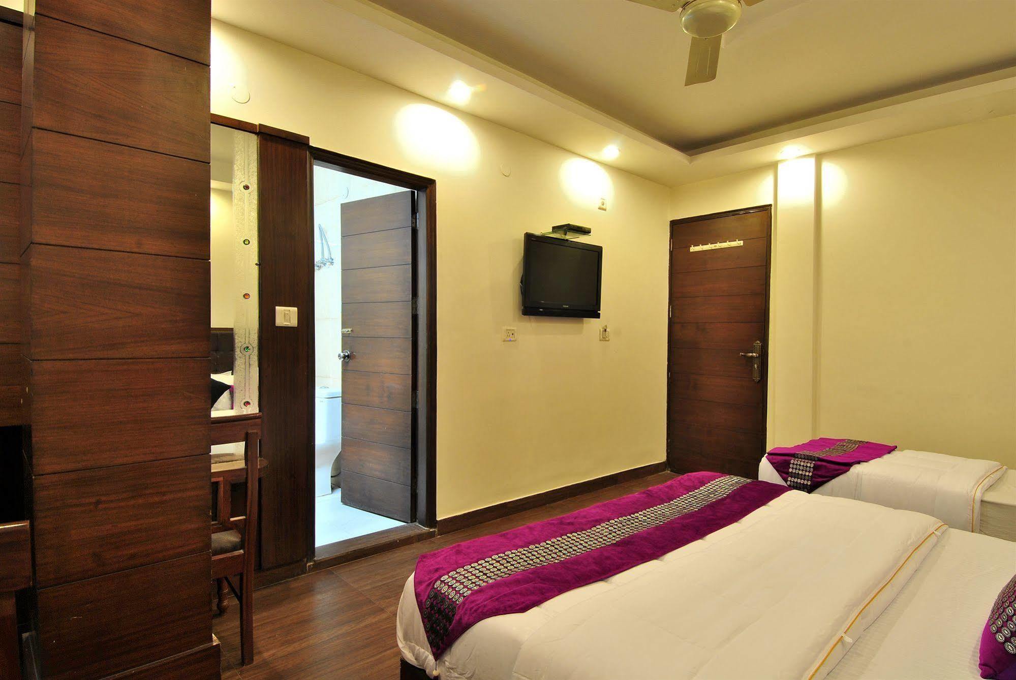 Toronto Hotel 3*